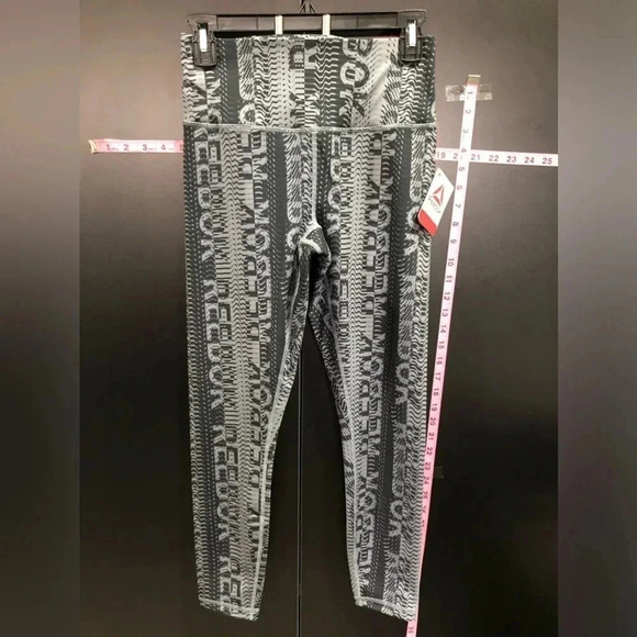 Reebok High Rise 7/8 Athletic Leggings,moisture mgmt, hidden back media pocket - Picture 1 of 10